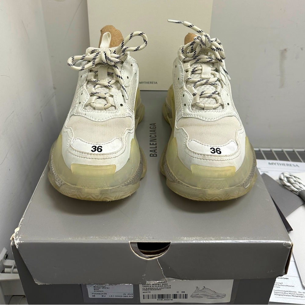 Balenciaga triple s clear sole